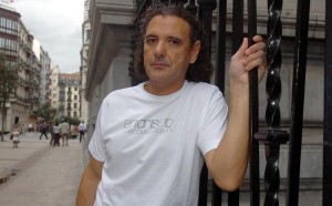 El cantante Joseba Gotzon ha presentado su nuevo disco, titulado "Gris"