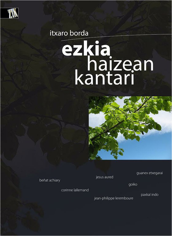 Ezkia haizean kantari