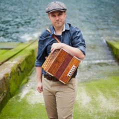 Arg:  ASIER BASTIDA / LA CAJA GRISSLU