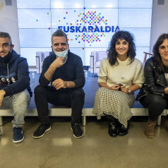 Euskaraz kantatzeko erabakiaz mintzo