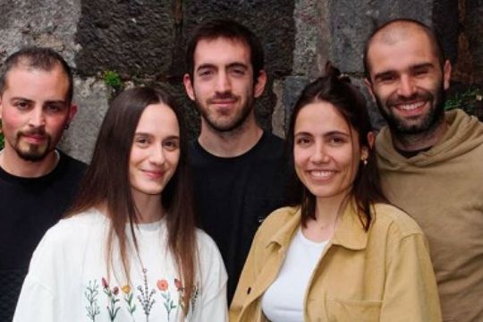 Karena folk-pop boskotea.
